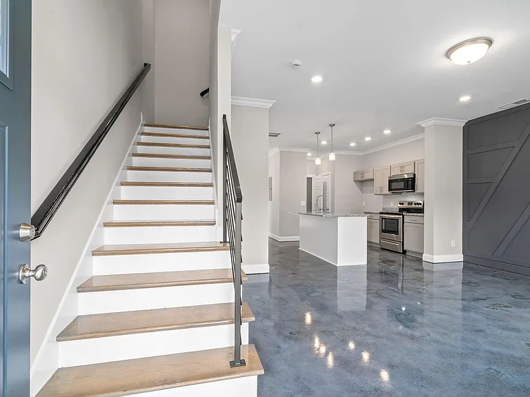 1305 Dodd St — Photo 2