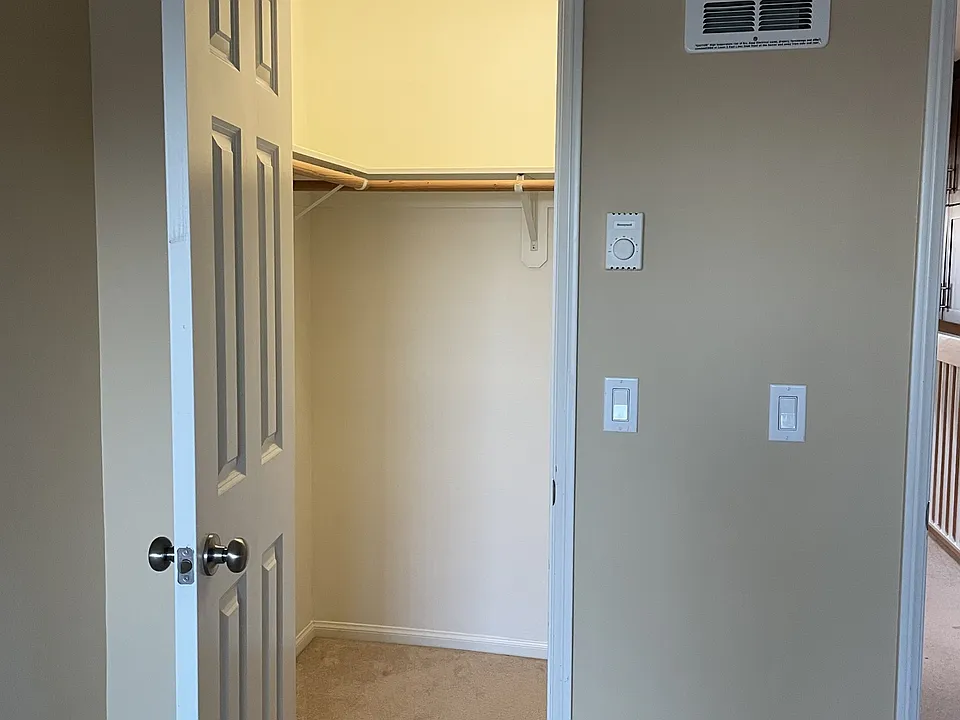 225 S Ventura Rd #100