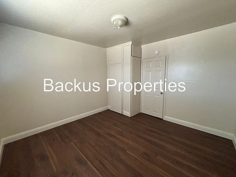 James St 516 — Photo 14