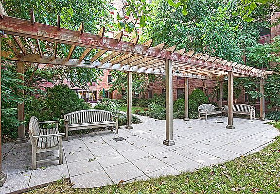 4th image of 50 Battery Pl APT 9Z