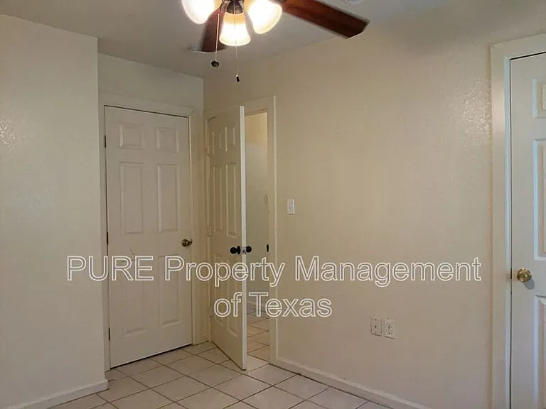 403 Hedgewood Dr #B — Photo 13