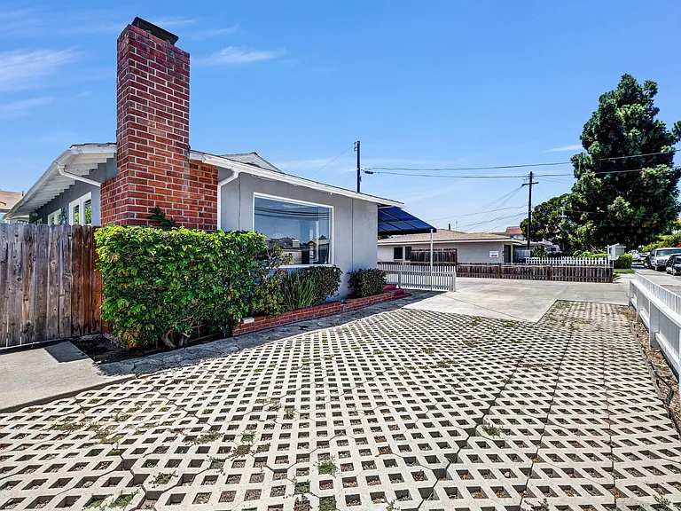 221 Avocado St #A — Photo 3