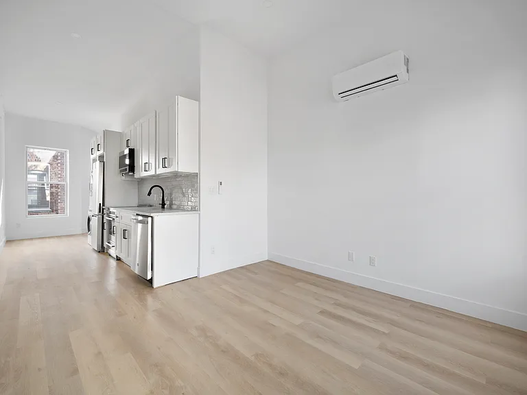 104 India St #3L — Photo 1