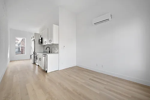 104 India St #3L Photo 1