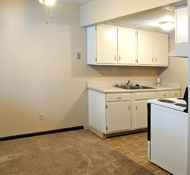 1st image of 3811 Sandhurst Dr APT 111