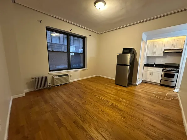 11 East 32nd Street image 1 of 7