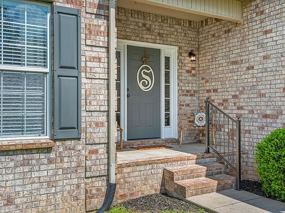 3rd image of 3905 Henricks Hill Dr