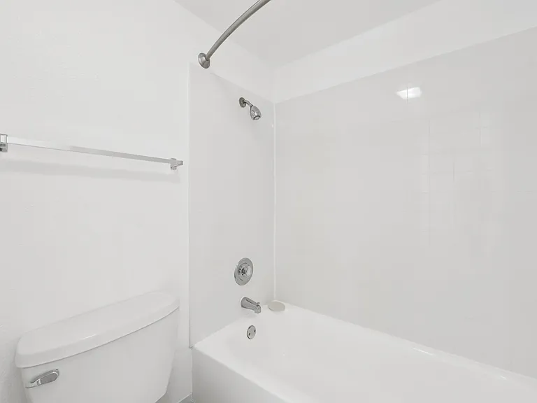 Lakewood Apartments At Lake Merced — Photo 32