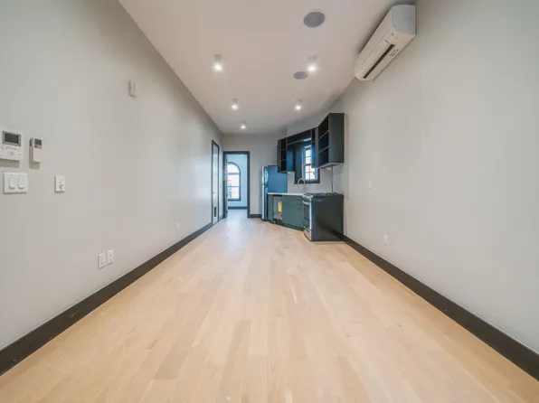 41 Van Wagenen Avenue image 9 of 26