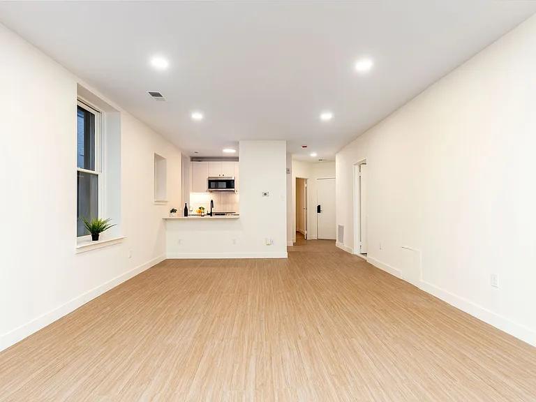 Carriage House — Photo 60