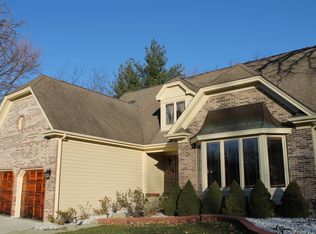 211 Long Oak Dr, West Chicago, IL