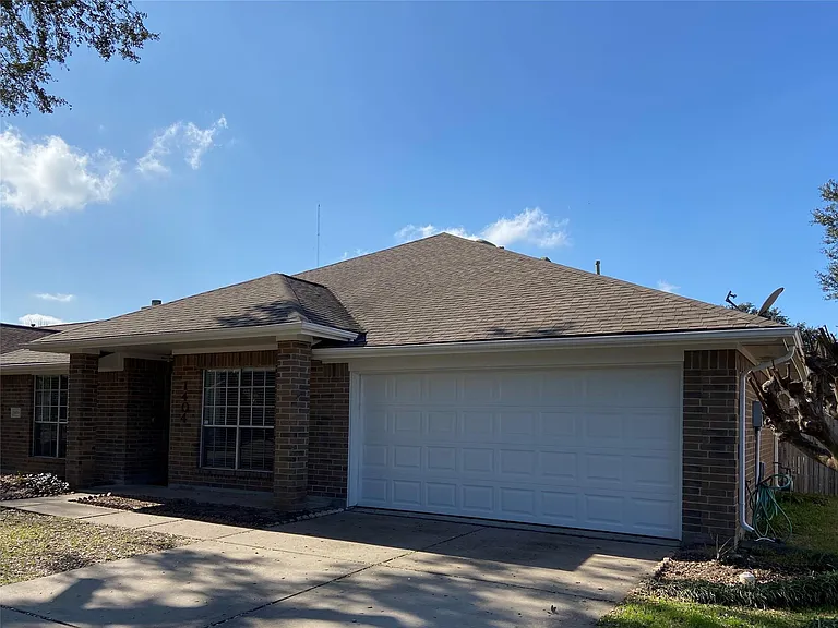 1404 Helmsley Dr — Photo 4
