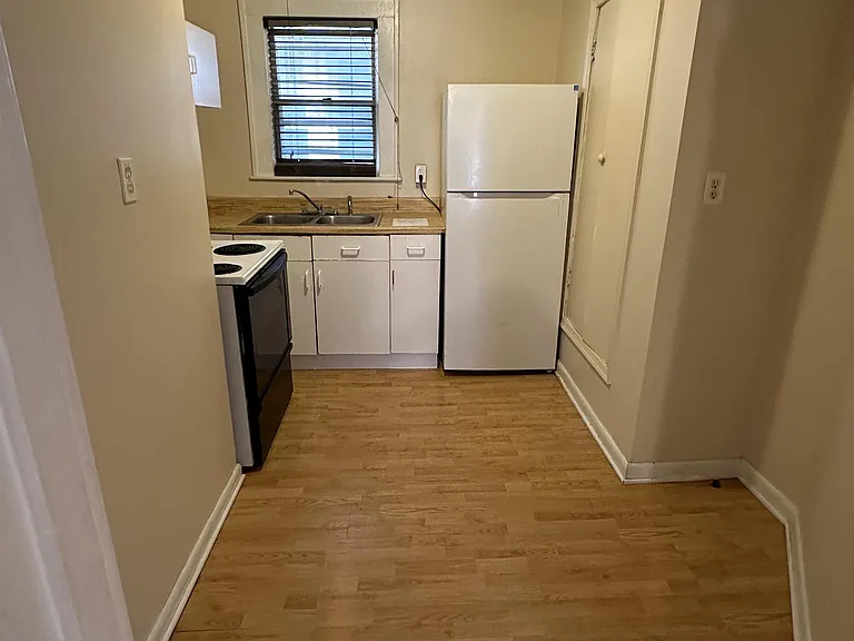 835 12th Ave #3 — Photo 3
