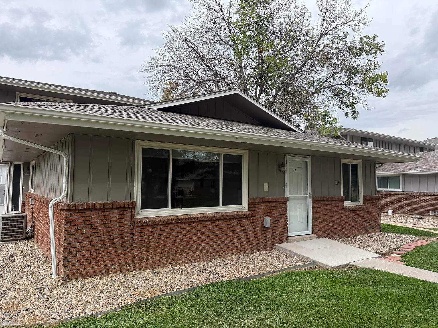 2 bed, 900 sqft, $1,600 — Photo 1