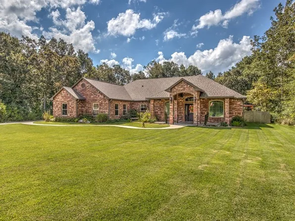 102 Timber Creek Dr, Lufkin, TX 75901