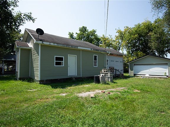 2nd image of 713 S 32nd St