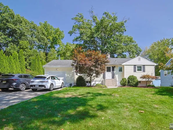 151 Lohs Pl, Harrington Park, NJ 07640