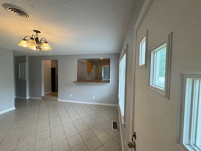 416 W Wenger Rd — Photo 2