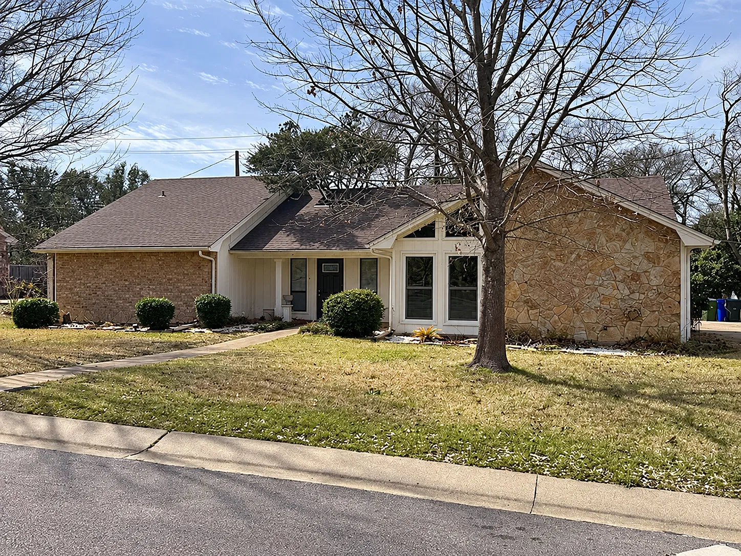 3 bed, 1986 sqft, $2,200 — Photo 1