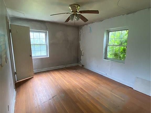 4th image of 1122 Edgewood Dr