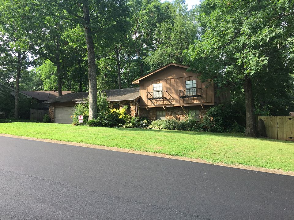 2nd image of 1511 Honeysuckle Ln