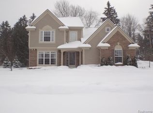 1289 Woodland Spring Dr, Howell, MI 48843