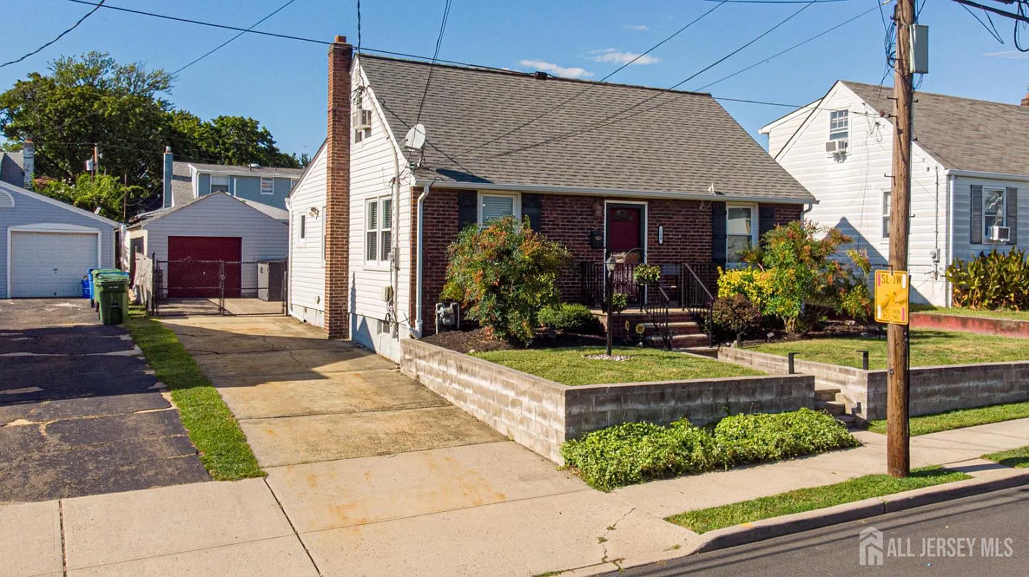 164 Liberty St photo 1