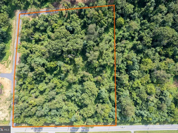 3 Huyett Rd, Charles Town, WV 25414