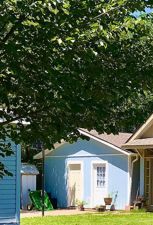1st image of 911 N Ross Ave