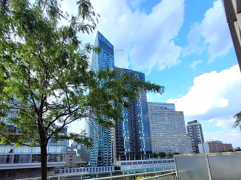 18 Yonge St #604 — Photo 10