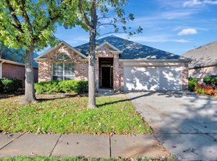 107 Crepe Myrtle Dr, Euless, TX 76039