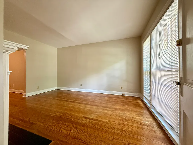 2525 Glenmary Ave #3 — Photo 1