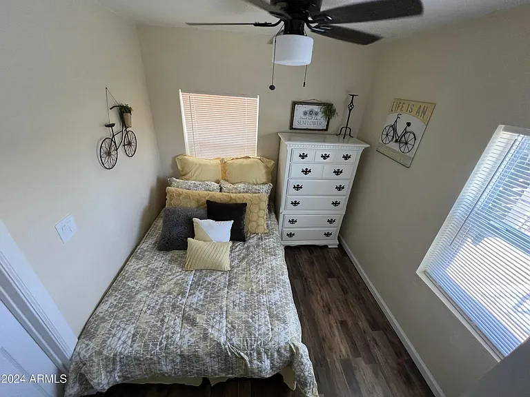 Guest bedroom/office