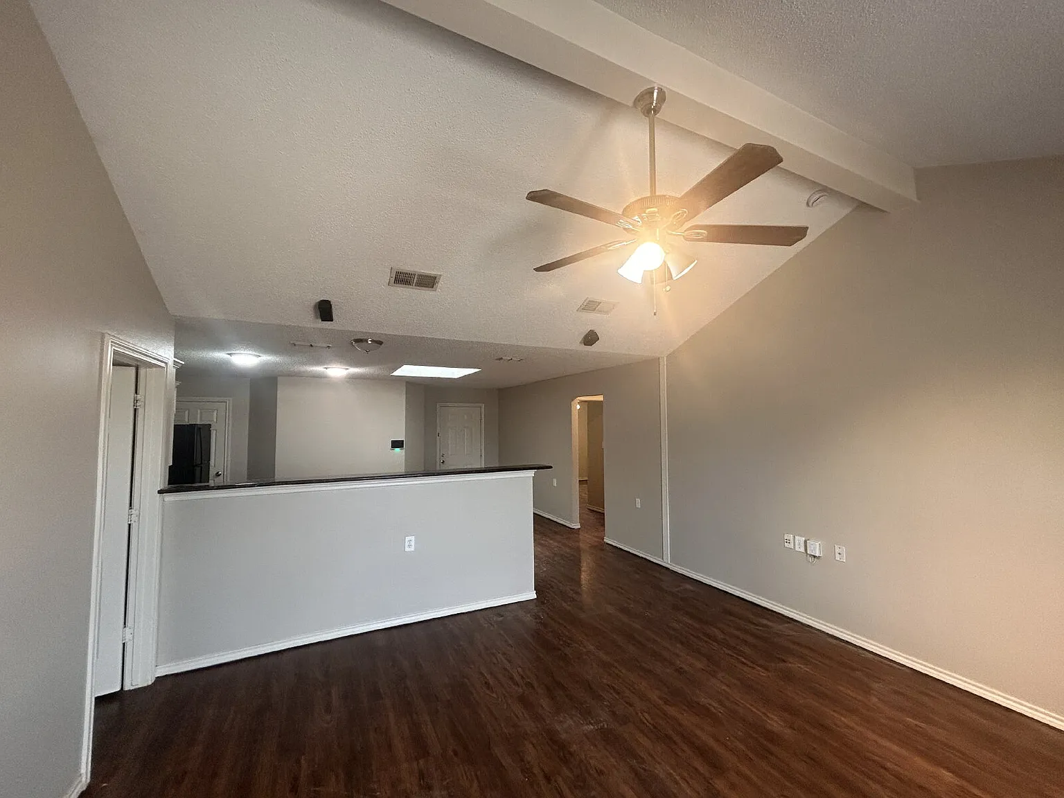 3 bed, 2.0 bath, 1488 sqft, $1,550 — Photo 4