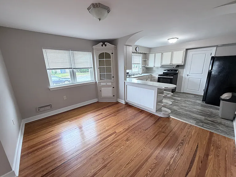 143 E Lincoln Ave — Photo 8