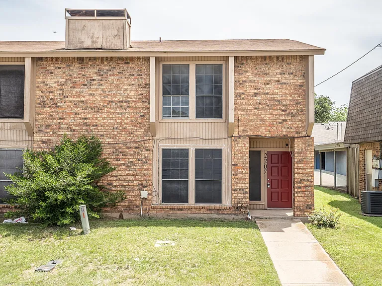 2207 Chase Ct — Photo 28