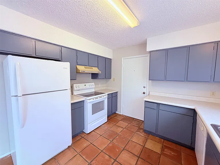 9611 Blue Creek Ln — Photo 14