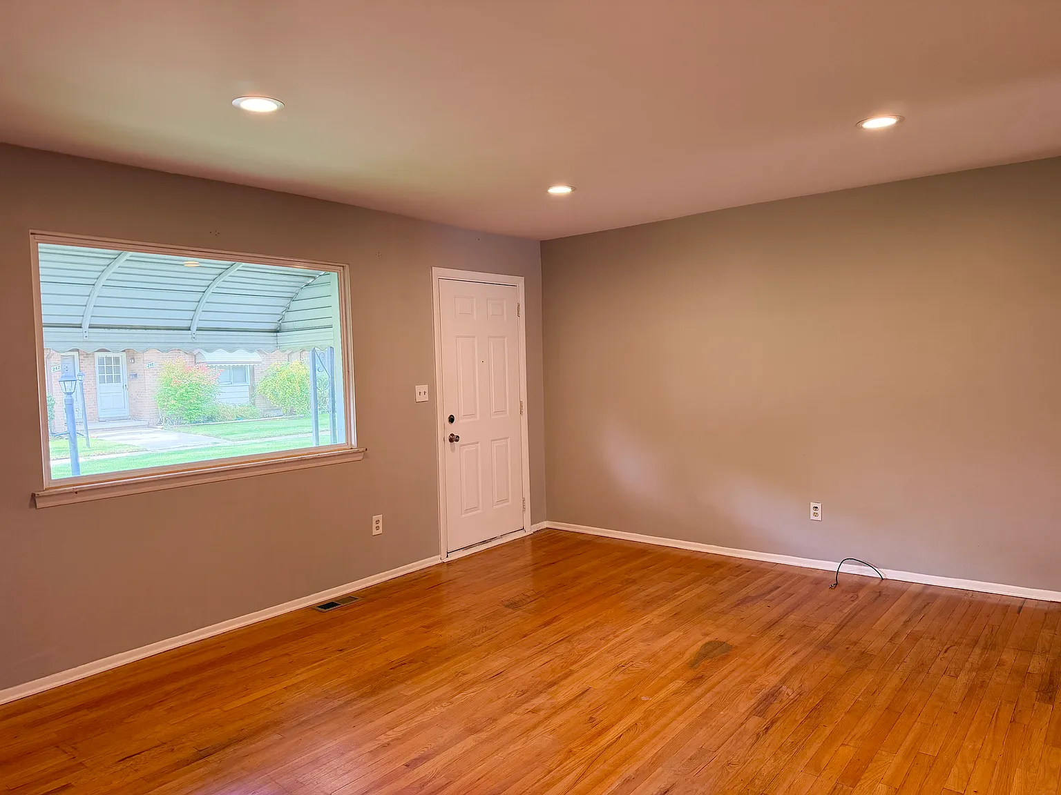 2 bed, 900 sqft, $1,550 — Photo 4