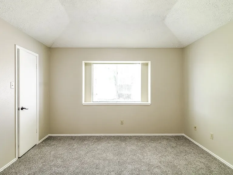 901 Briarcreek Dr — Photo 9