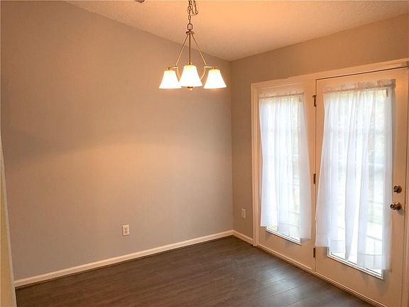 5th image of 310 Wilmont St