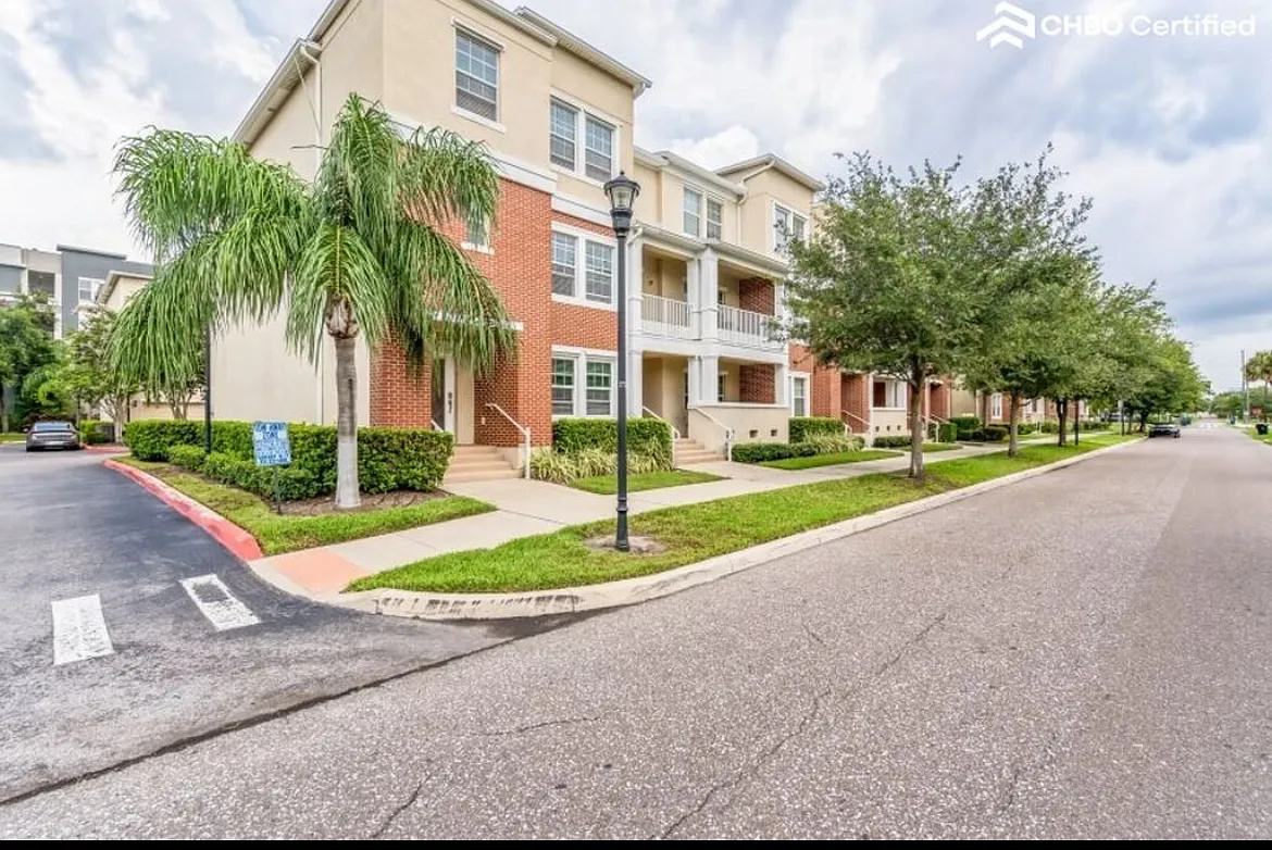 4 bed, 2400 sqft, $1,400 — Photo 1