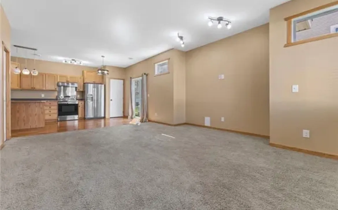 3 bed, 2.5 bath, 1700 sqft, $2,595 — Photo 2