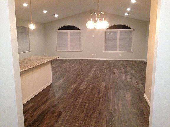 4th image of 802 4th St