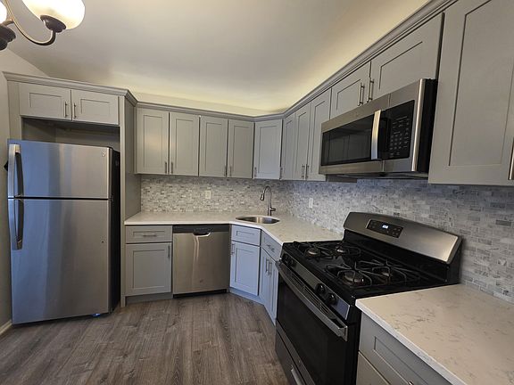 5th image of 25 Canterbury Ct