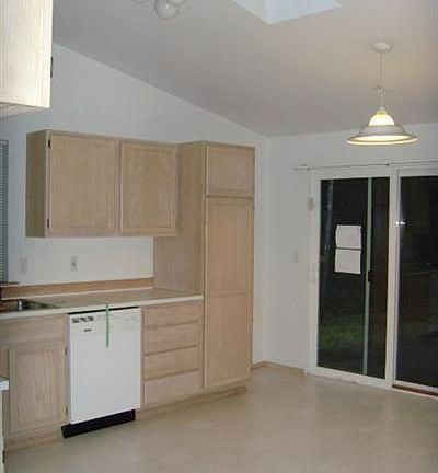 Kitchen w/Eating Area