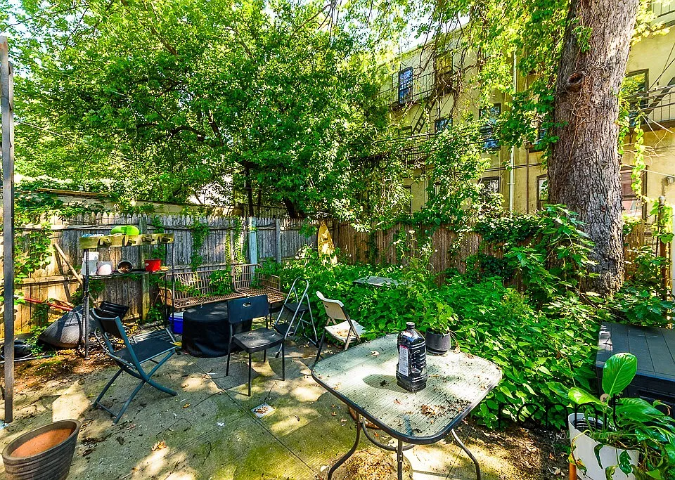 1160 Halsey St #BACKYARD