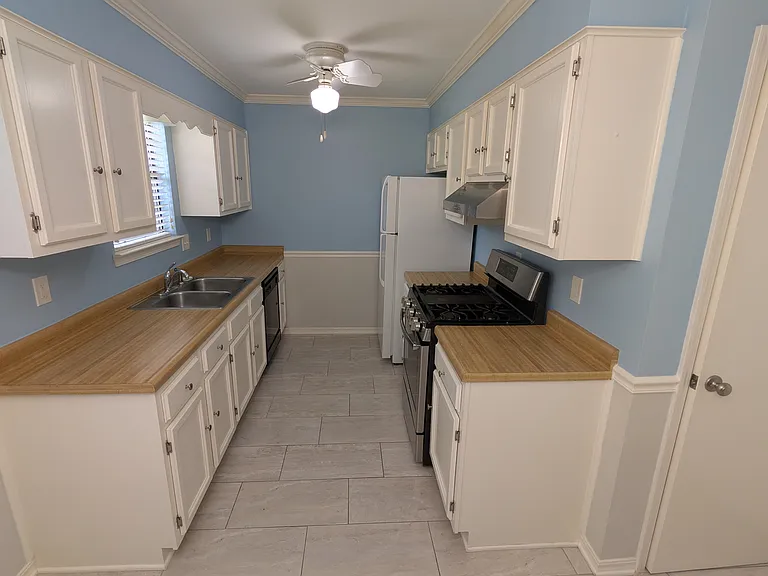 12 Royal Ct — Photo 4