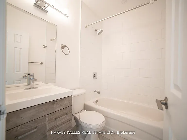 409 College St #6 — Photo 10