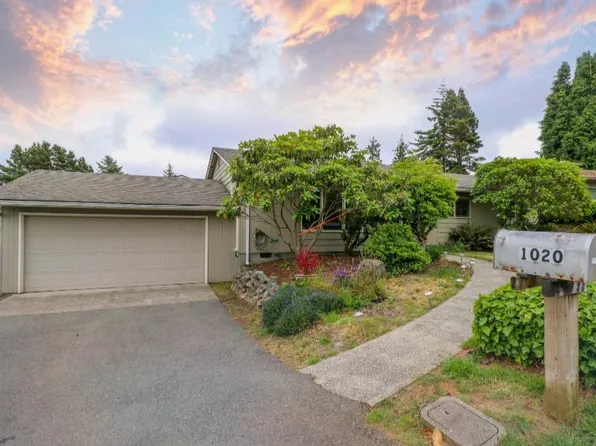 1020 Oakway Dr, Coos Bay, OR 97420