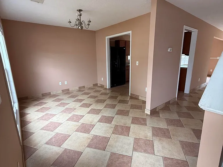 345 Peppercorn Ln — Photo 2